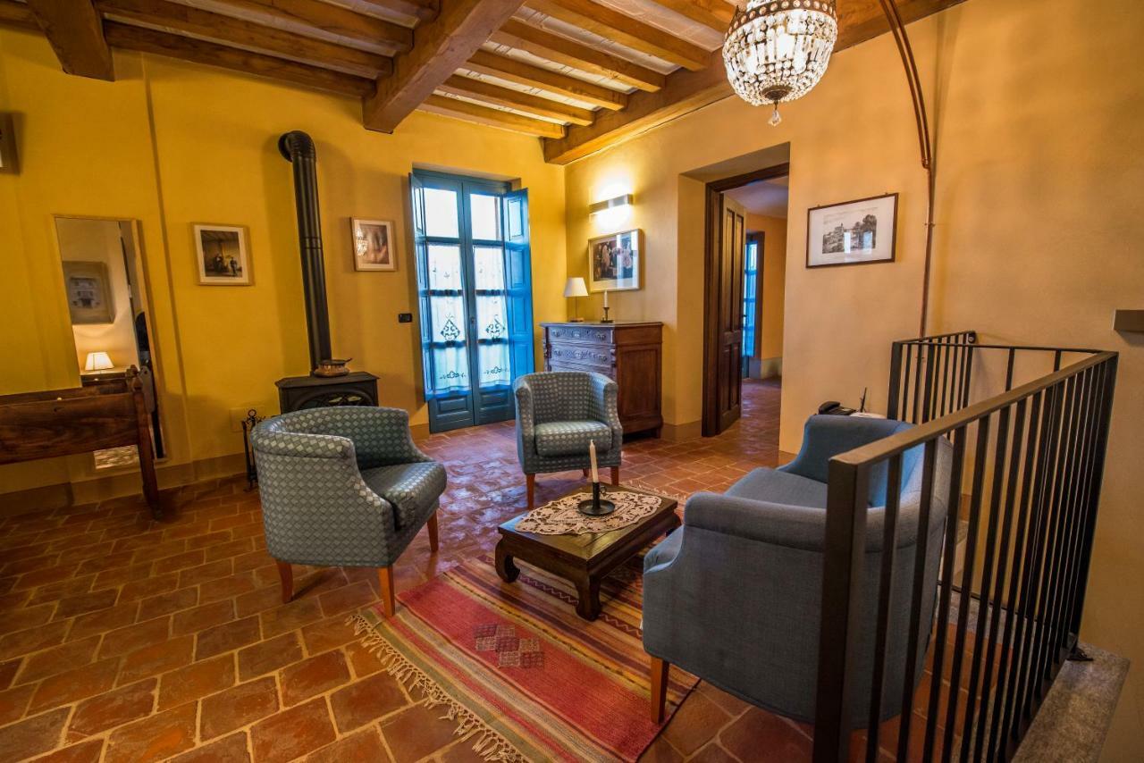 Albergo Ristorante Garibaldi Cisterna dʼAsti Εξωτερικό φωτογραφία