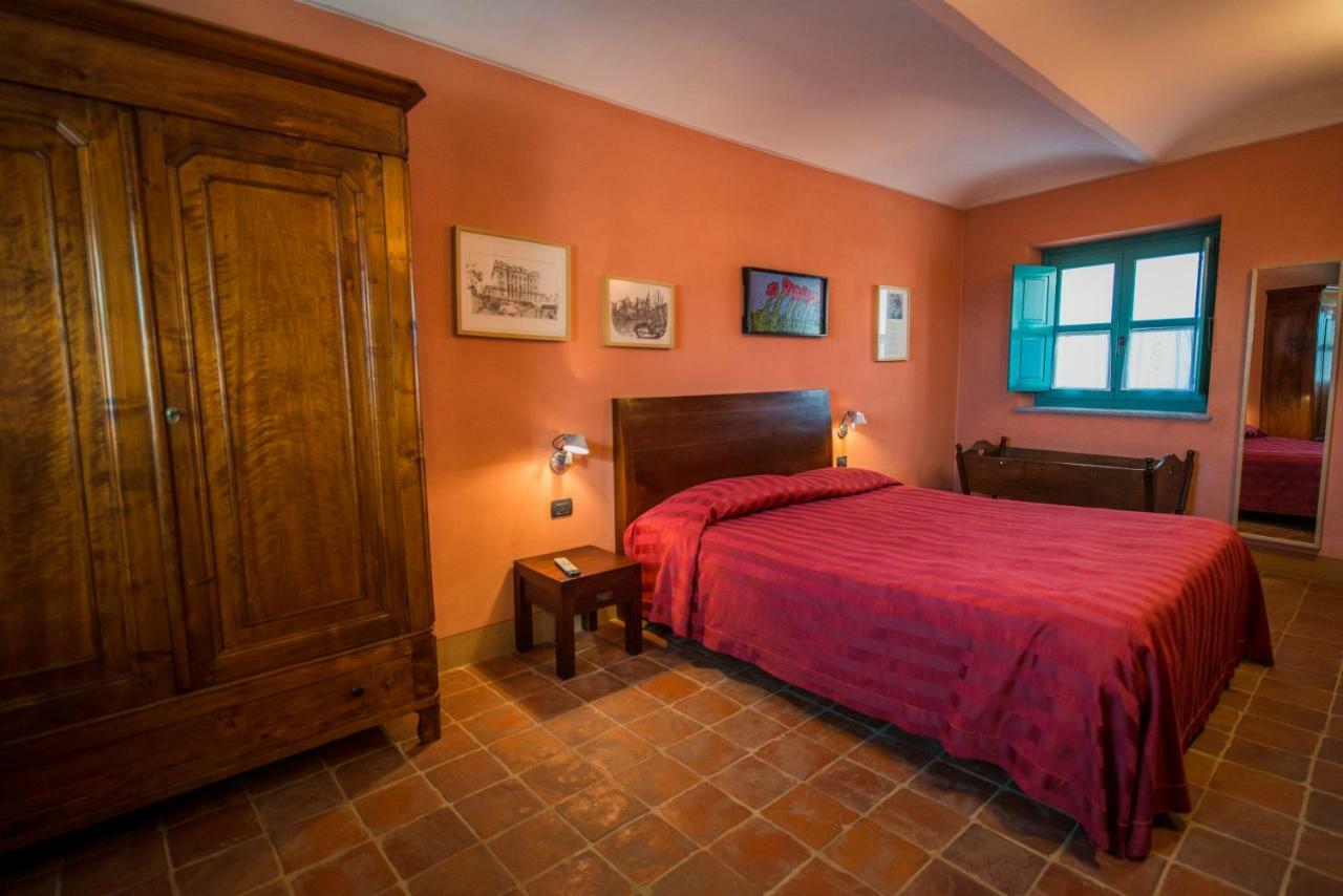 Albergo Ristorante Garibaldi Cisterna dʼAsti Εξωτερικό φωτογραφία